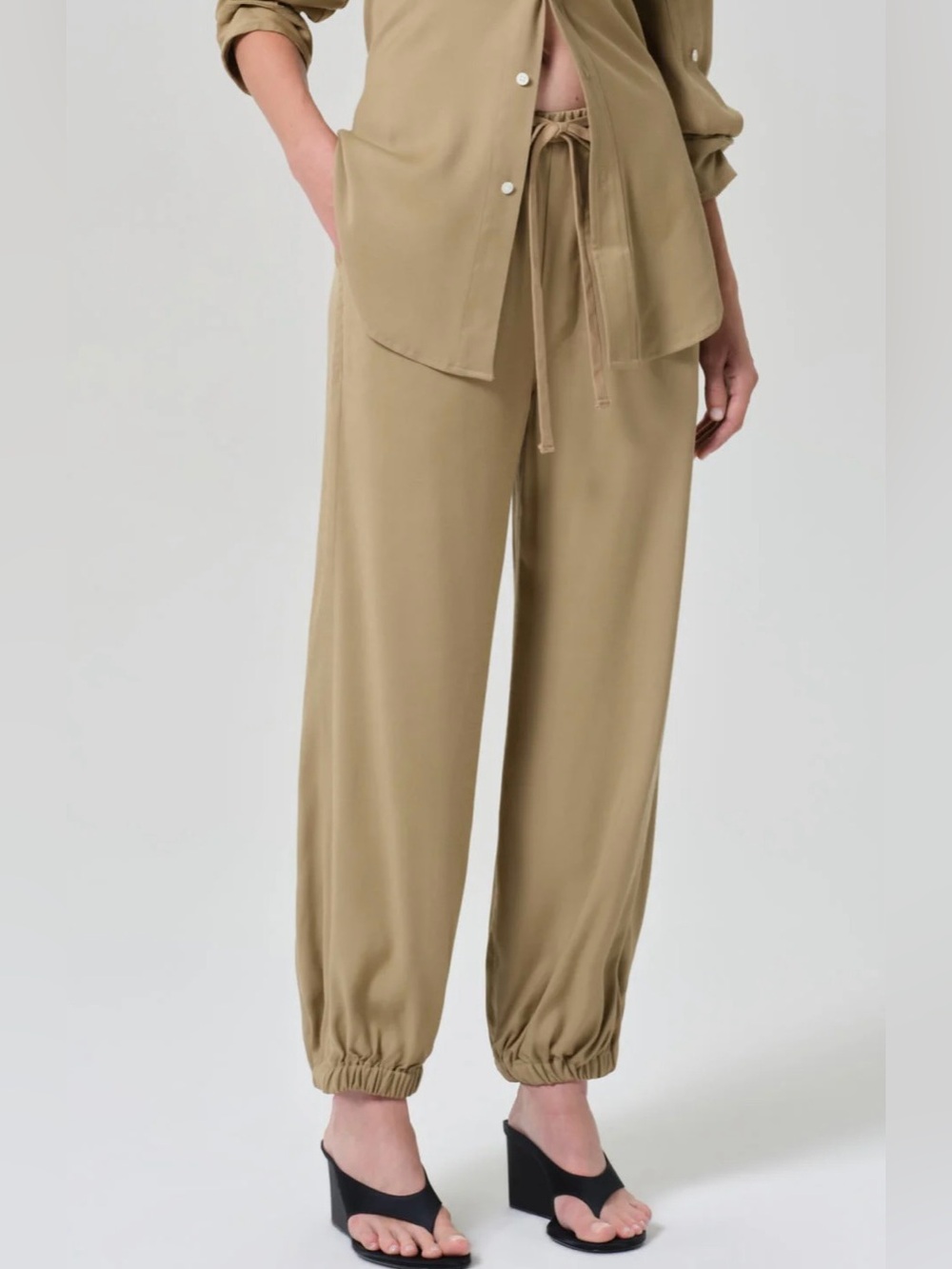 Free people balloon pant Relaxed Drawstring Jogger Pants in Olive Tan